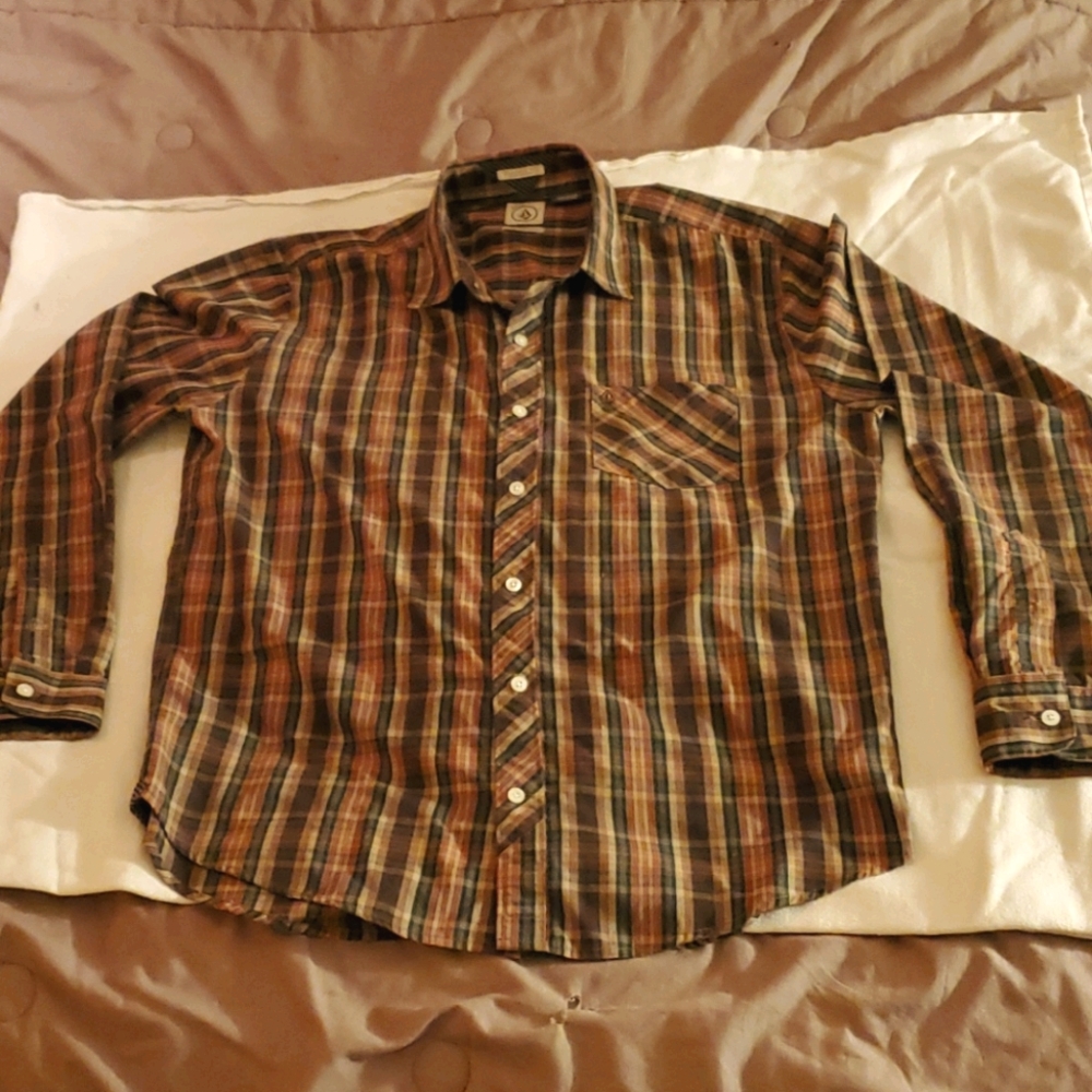 Large Mens Volcom Button Down like new